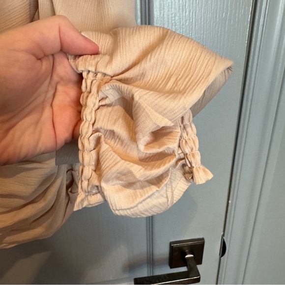 ASTR The Label Puff Sleeve Square Neck Top Sz M Blush Smocked Coquette Romantic - Picture 8 of 16